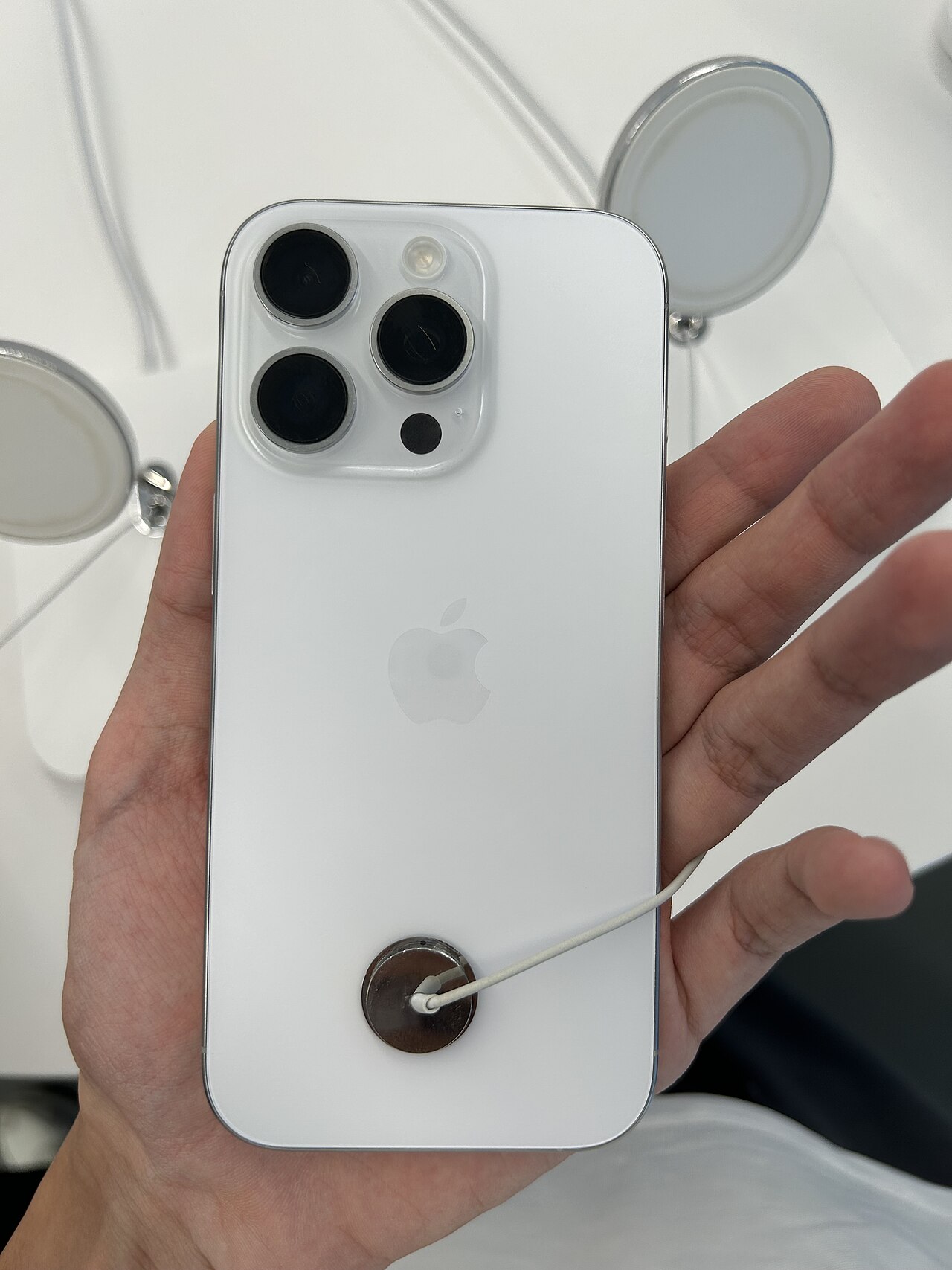 iPhone dari sisi belakang