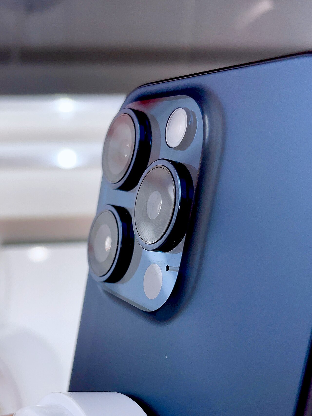 Modul kamera belakang iPhone 15 Pro