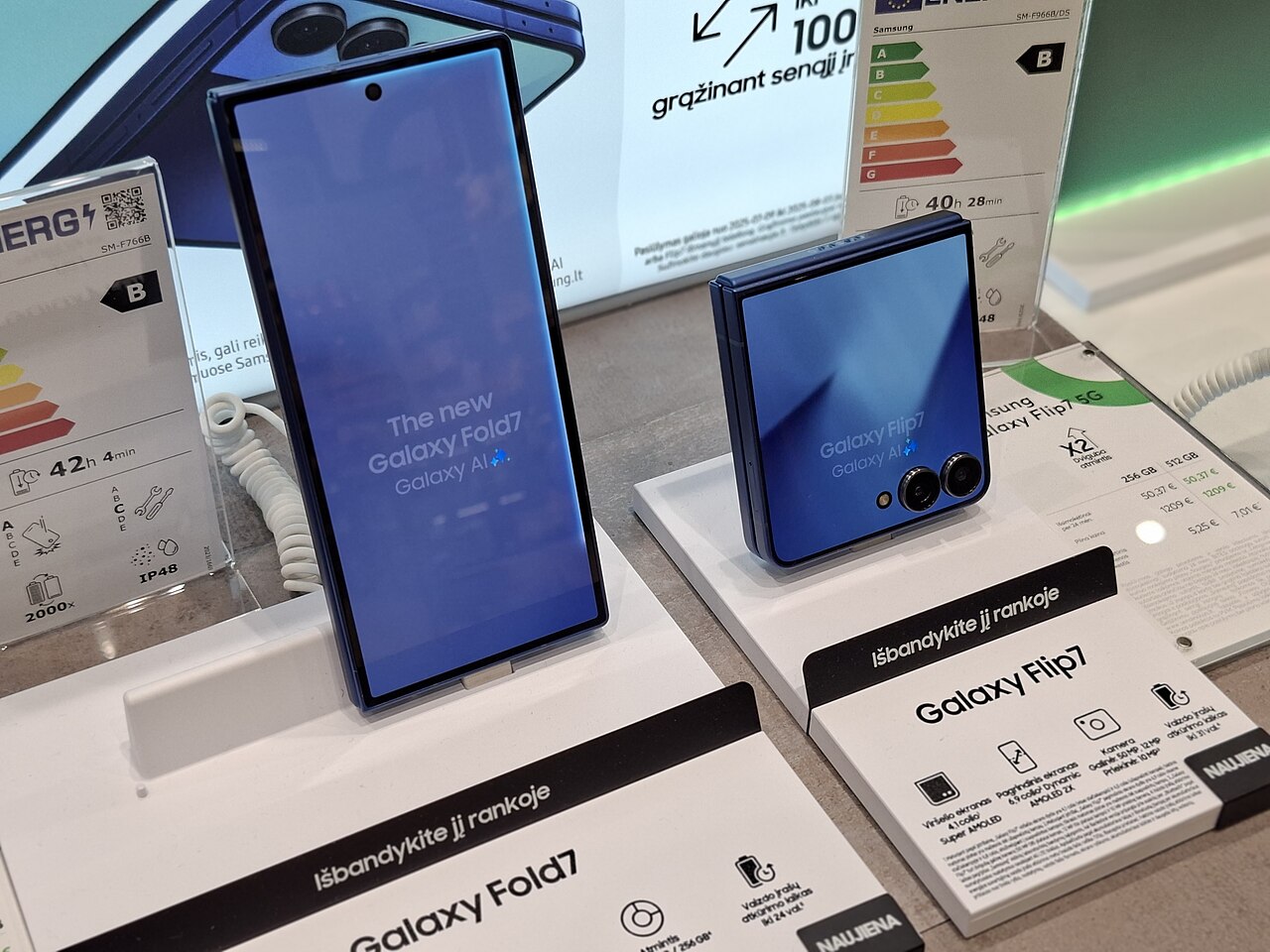 Samsung Galaxy Z Fold 7 dan Z Flip 7, rival HP lipat premium vivo X Fold6