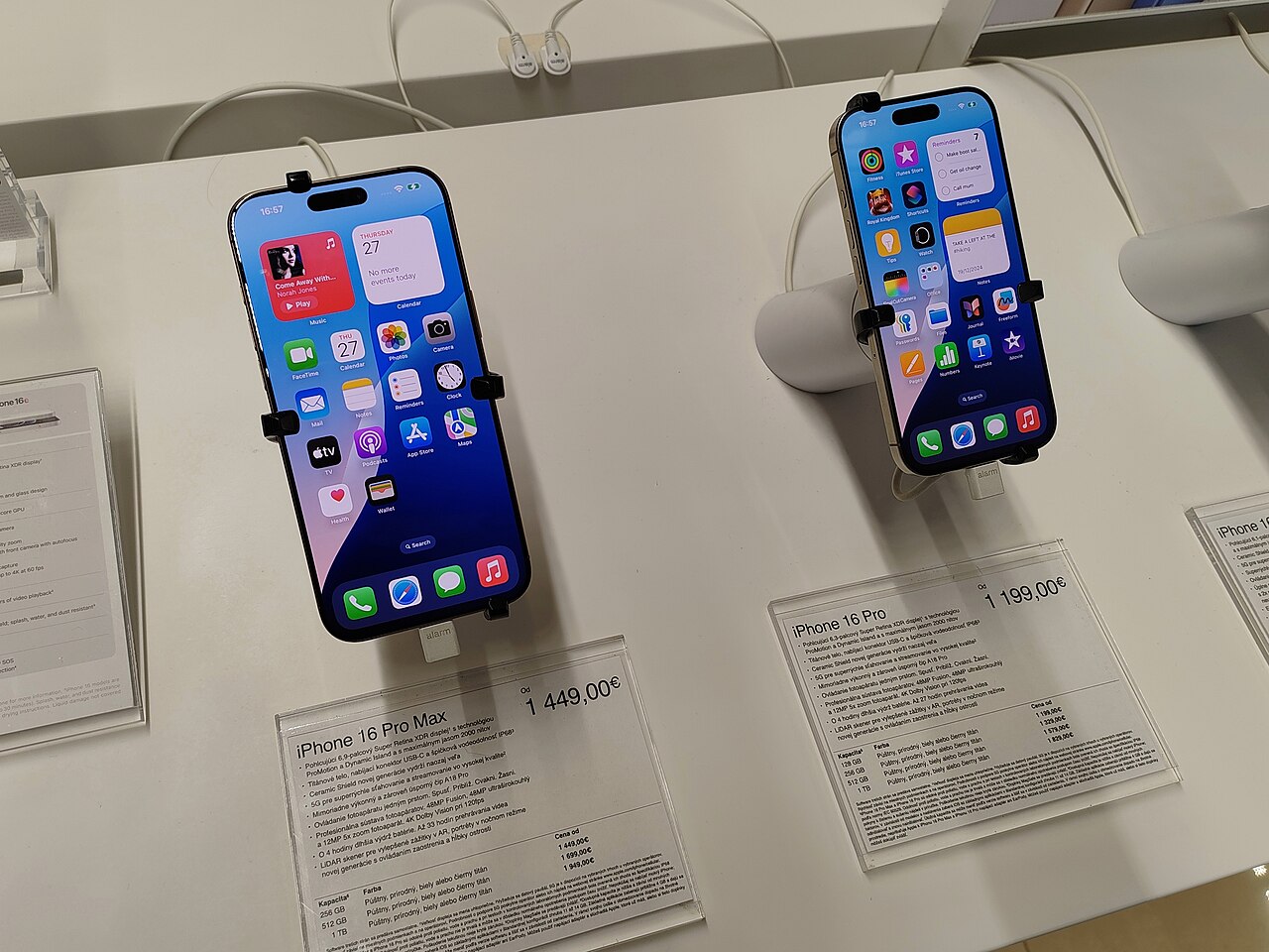 Lini iPhone Pro generasi terbaru yang menjadi pembanding bocoran ini