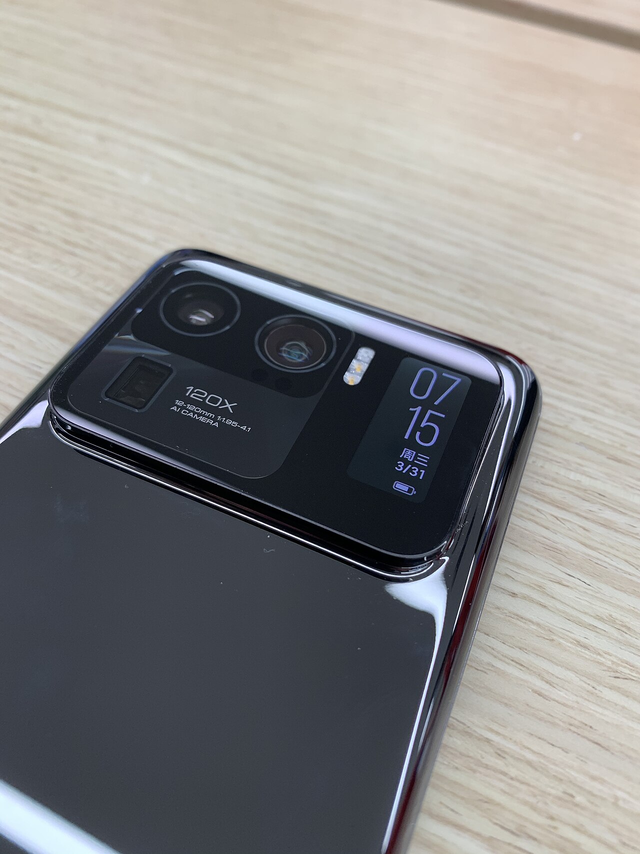 Perbandingan modul kamera flagship modern dengan lensa telefoto besar